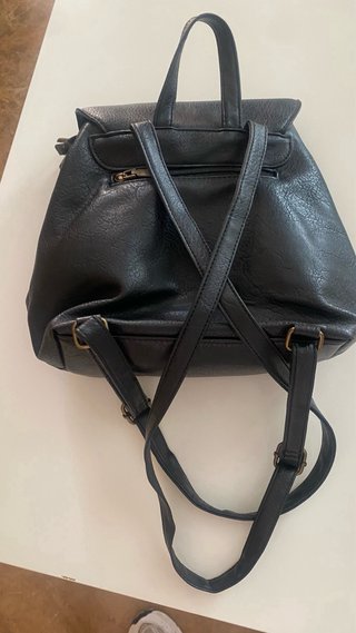 Mochila negra acolchada