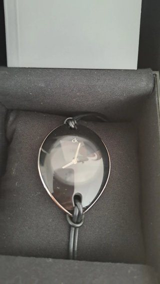 Reloj Calvin Klein vintage esfera ovalada.