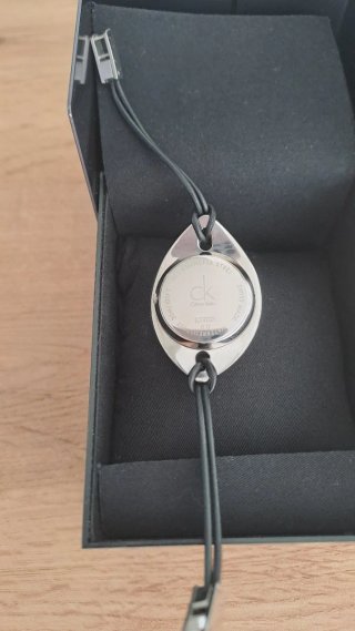 Reloj Calvin Klein vintage esfera ovalada.