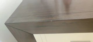 Cómoda de madera con espejo