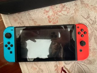 Nintendo Switch Completa + funda y accesorios
