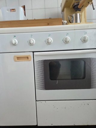Fornello a gas con forno e 4 fuochi