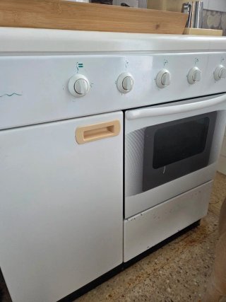Fornello a gas con forno e 4 fuochi