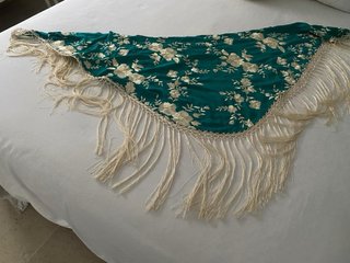 Traje de flamenca verde azulado con volantes