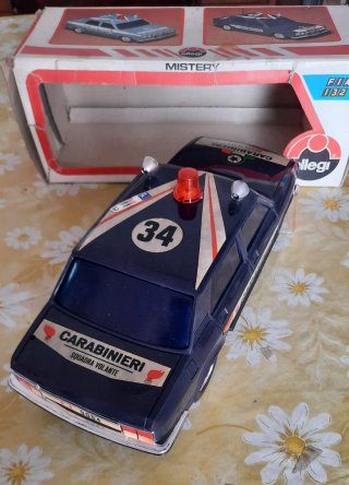 Macchina giocattolo vintage Fiat 132