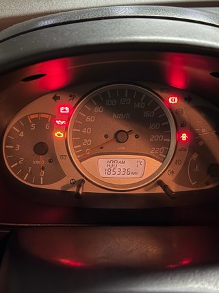 Nissan Almera Tino 2001