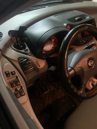 Nissan Almera Tino 2001