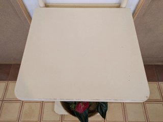 Estantería blanca de madera