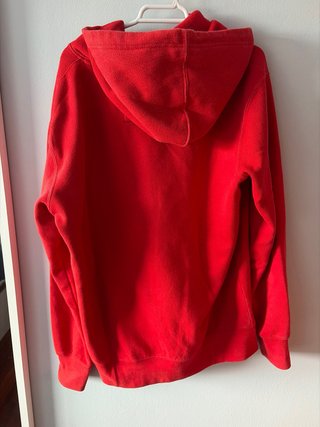Sudadera Pull&Bear Roja con capucha.