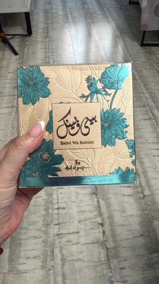 Perfume Baini wa Bainak Ard Al Zafaraan