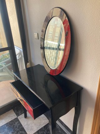 Tavolo da ingresso nero con specchio