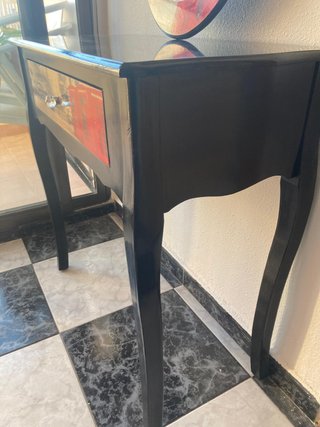 Tavolo da ingresso nero con specchio