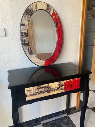 Tavolo da ingresso nero con specchio