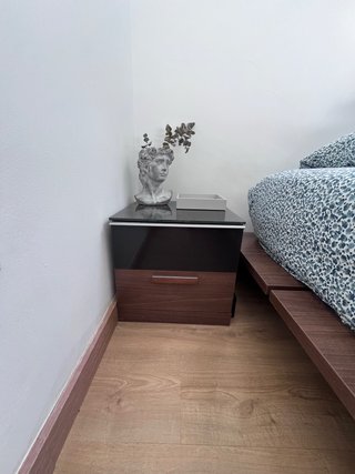Base cama, 2 mesitas y cómoda