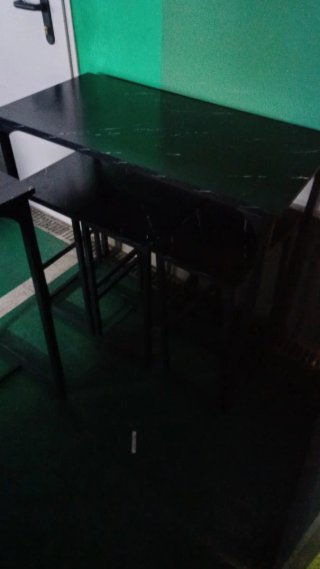 Mesa y 3 Sillas Negras