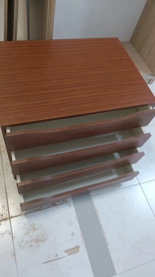 Mueble con cajones de madera