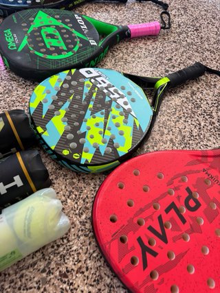 Lote 5 palas pádel + botes de pelotas usadas.