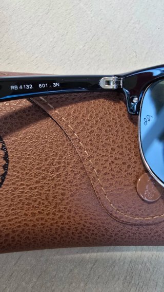 Gafas de sol Ray-Ban RB4132 negras y plateadas