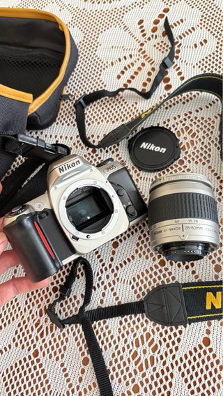 EXCELENTE Cámara Nikon F65 Completa+ Bolsa-correa