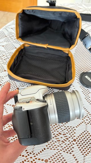 EXCELENTE Cámara Nikon F65 Completa+ Bolsa-correa
