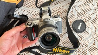 EXCELENTE Cámara Nikon F65 Completa+ Bolsa-correa
