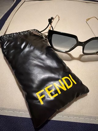 Occhiali da sole Fendi neri e grigi