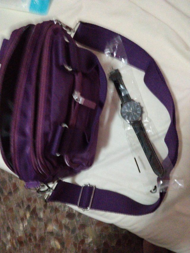 Bolso Morado y Negro con Reloj