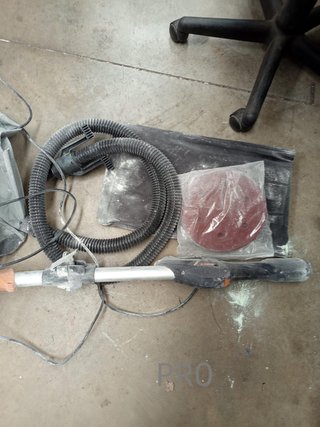 Jirafa MAXXT 820W: plegable lijadora.