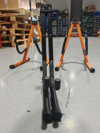 Soporte metálico base de pie Multiusos