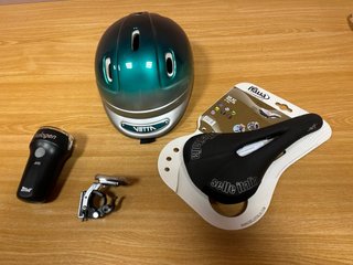 Casco Vetta y Sillín Selle Italia