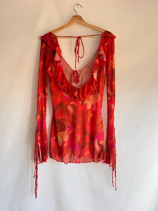 Top multicolor con tirantes y mangas