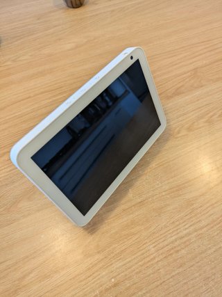 Amazon Echo Show 8 (1ª Gen) con cargador