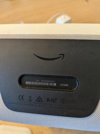 Amazon Echo Show 8 (1ª Gen) con cargador