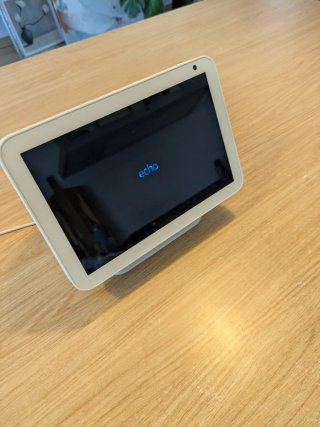 Amazon Echo Show 8 (1ª Gen) con cargador