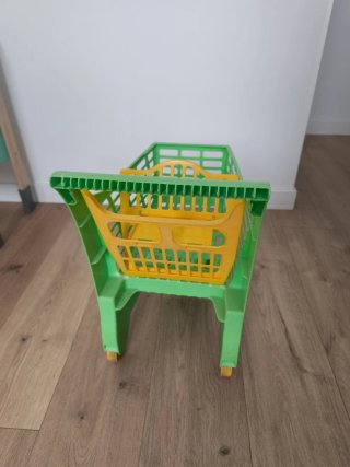 Carrito de supermercado de juguete verde