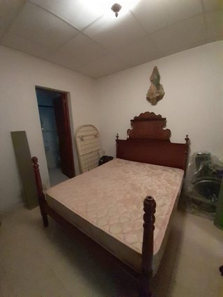 Estructura de cama antigua de madera
