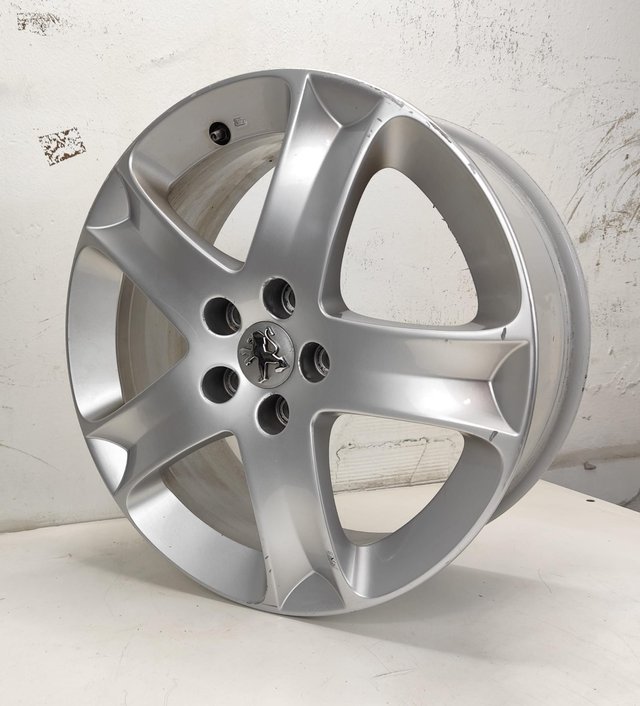 Llanta Peugeot RIFTER de 17 pulgadas 5 Tornillos