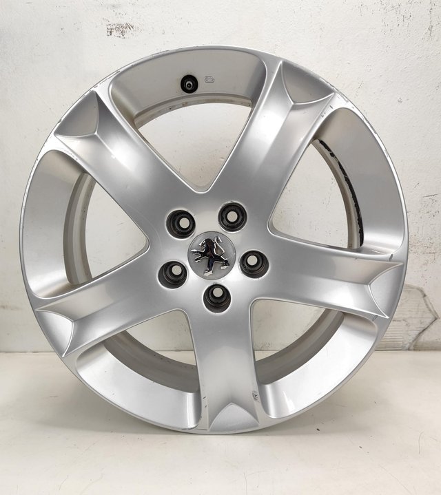 Llanta Peugeot RIFTER de 17 pulgadas 5 Tornillos