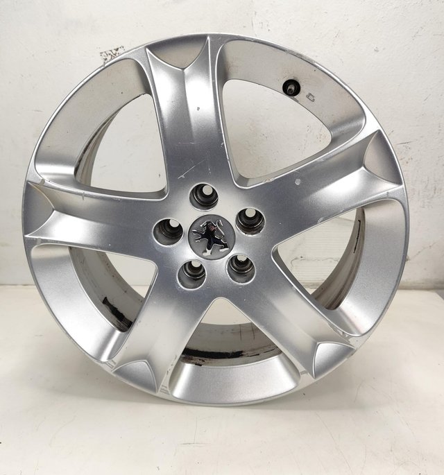 Llanta Peugeot RIFTER de 17 pulgadas 5 Tornillos
