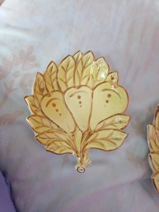 Platos decorativos hojas amarillas y doradas