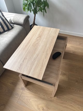 Mesa de centro elevable de color roble natural