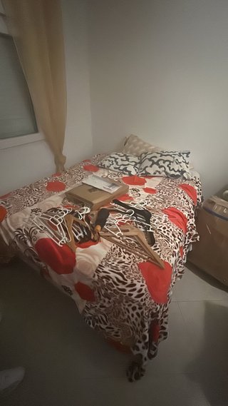 Cama de madera con somier