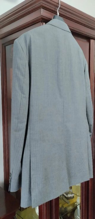 Traje de raya gris
