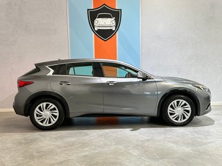 Infiniti Q30 2016