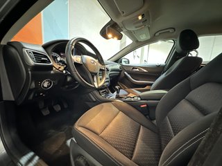 Infiniti Q30 2016