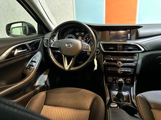Infiniti Q30 2016