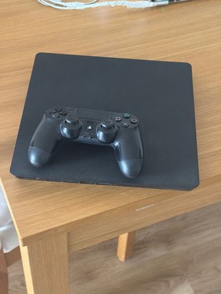 PS4 Slim Negra + 1 Mando + GTA V, RDR2, FIFA