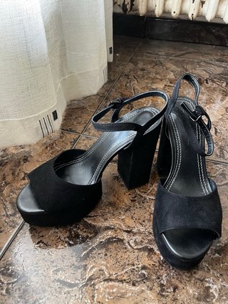 Zapatos de tacón Bershka negros con plataforma