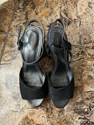 Zapatos de tacón Bershka negros con plataforma