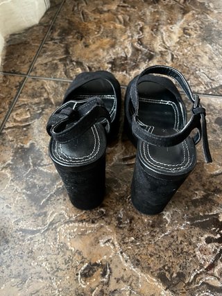 Zapatos de tacón Bershka negros con plataforma